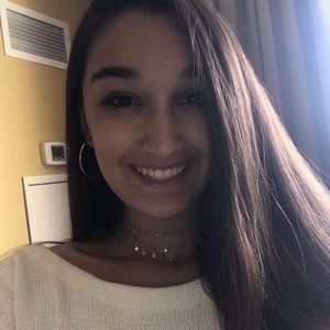 Meet your Posher, Adrienna